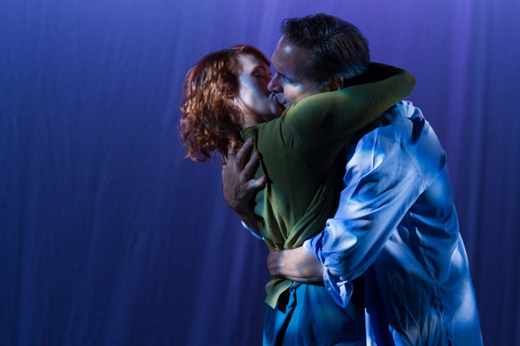 Carolyn Kashner as Lucy and Lee Ordeman as Dracula (Photo: Teresa Wood)